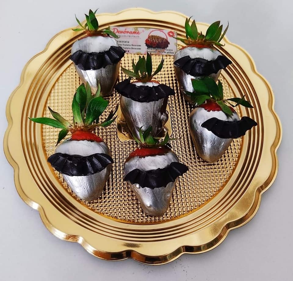 Arreglo frutal Fresas con chocolate  Batman devorame