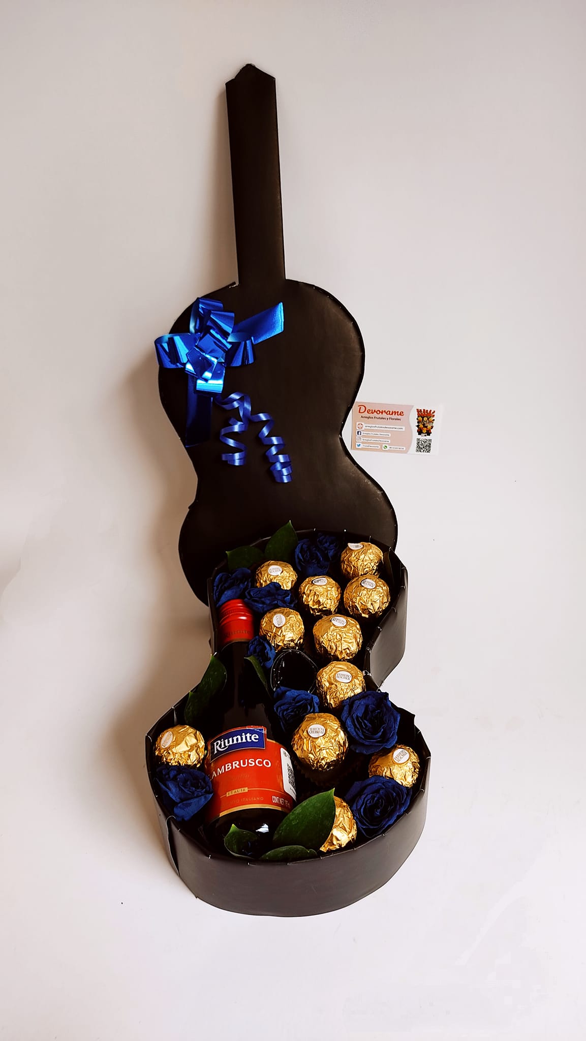 Arreglo frutal Guitarra devorame