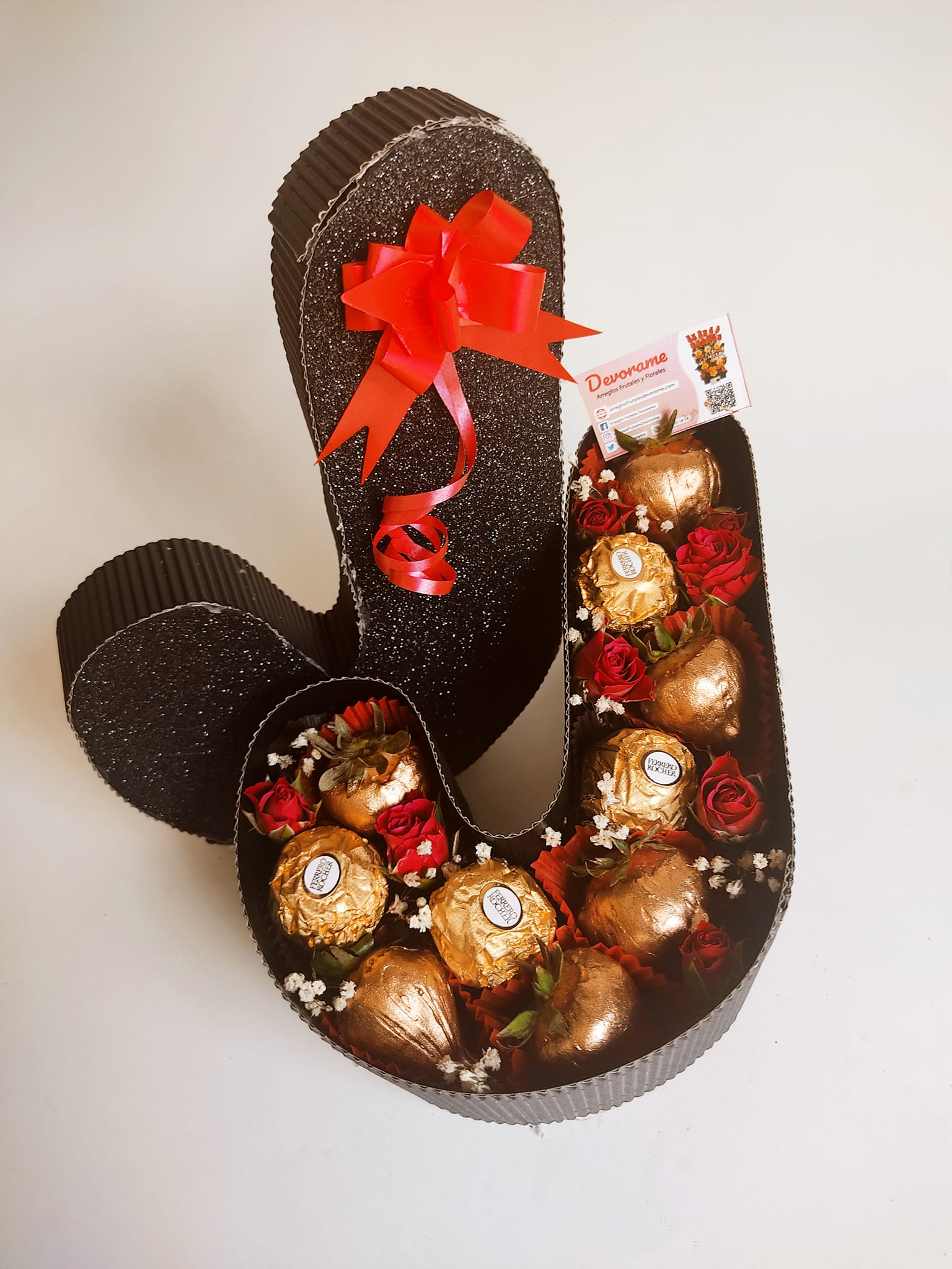Arreglo frutal iniciales. devorame