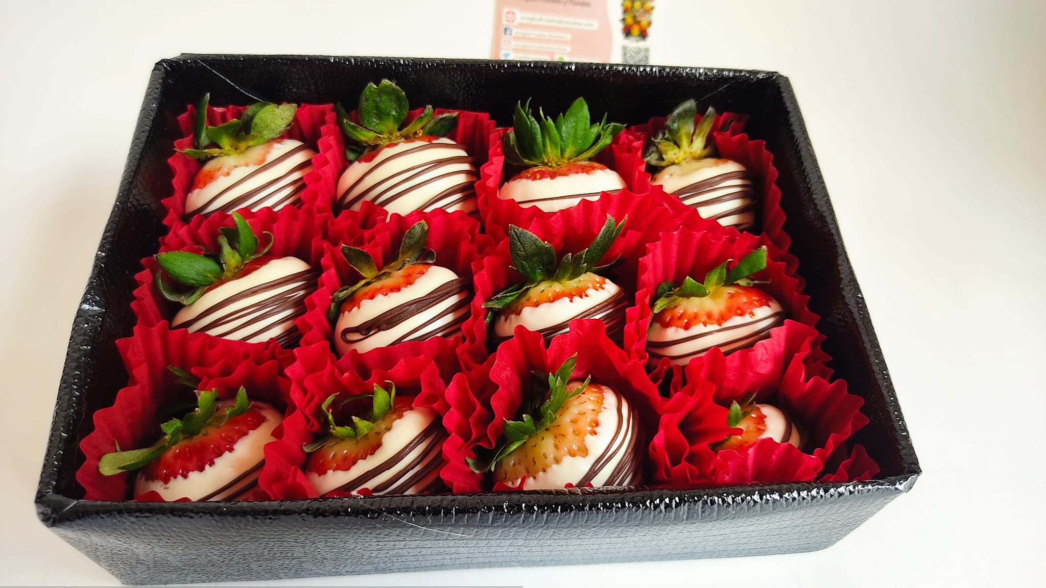 Arreglo frutal Fresas con chocolate devorame