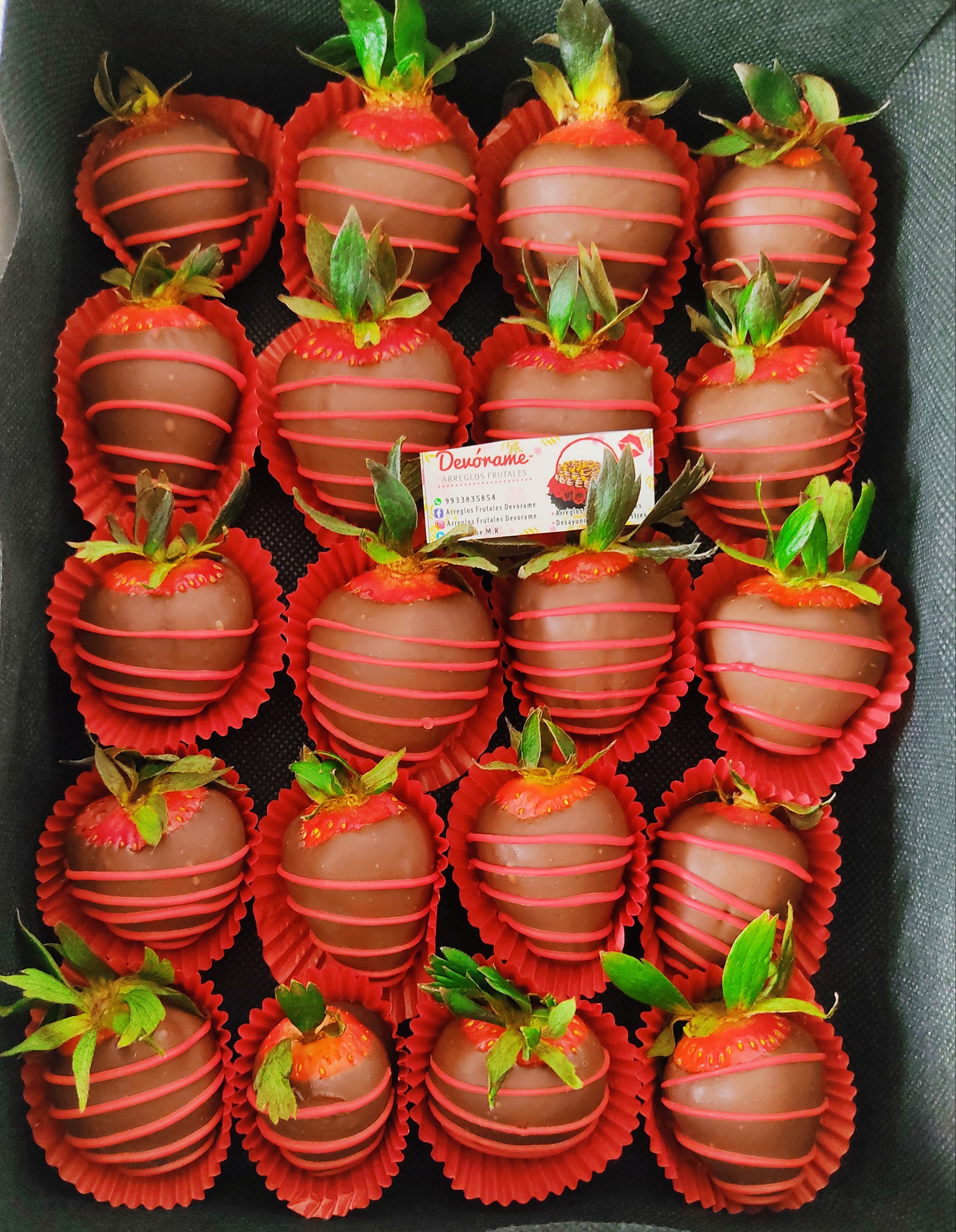 Arreglo frutal Fresas con chocolate. devorame