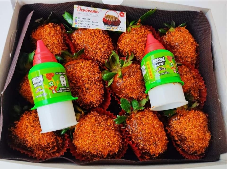 Arreglo frutal Fresas picositas devorame