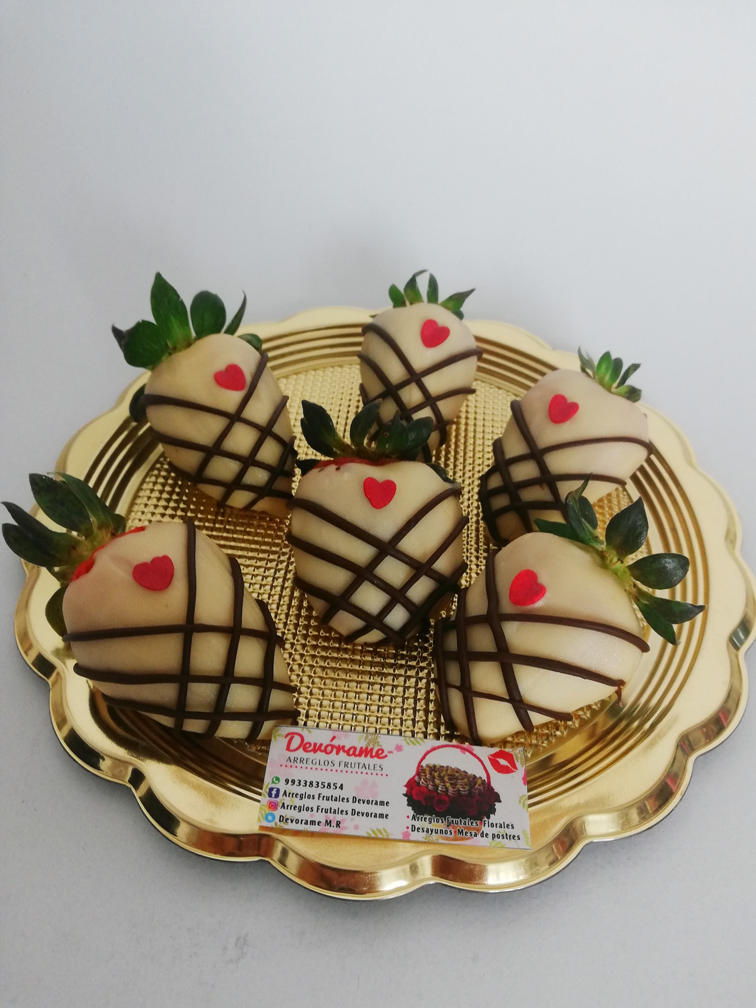 Arreglo frutal Fresas con chocolate devorame