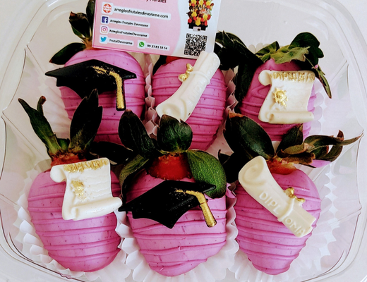 Arreglo frutal Fresas con chocolate, solicitalas de cualquier color devorame
